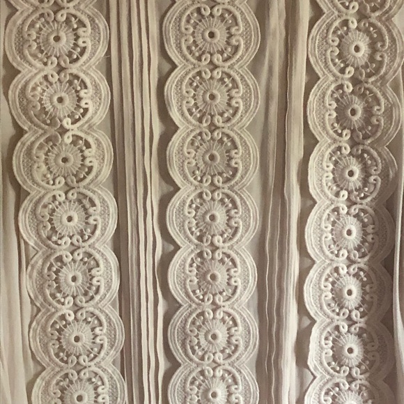 Women’s cream blouse.. - Picture 2 of 5